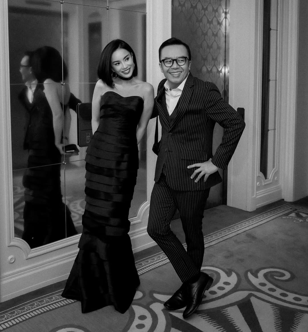 Pose Ari Lasso bucin ke Dearly Joshua. [Instagram]